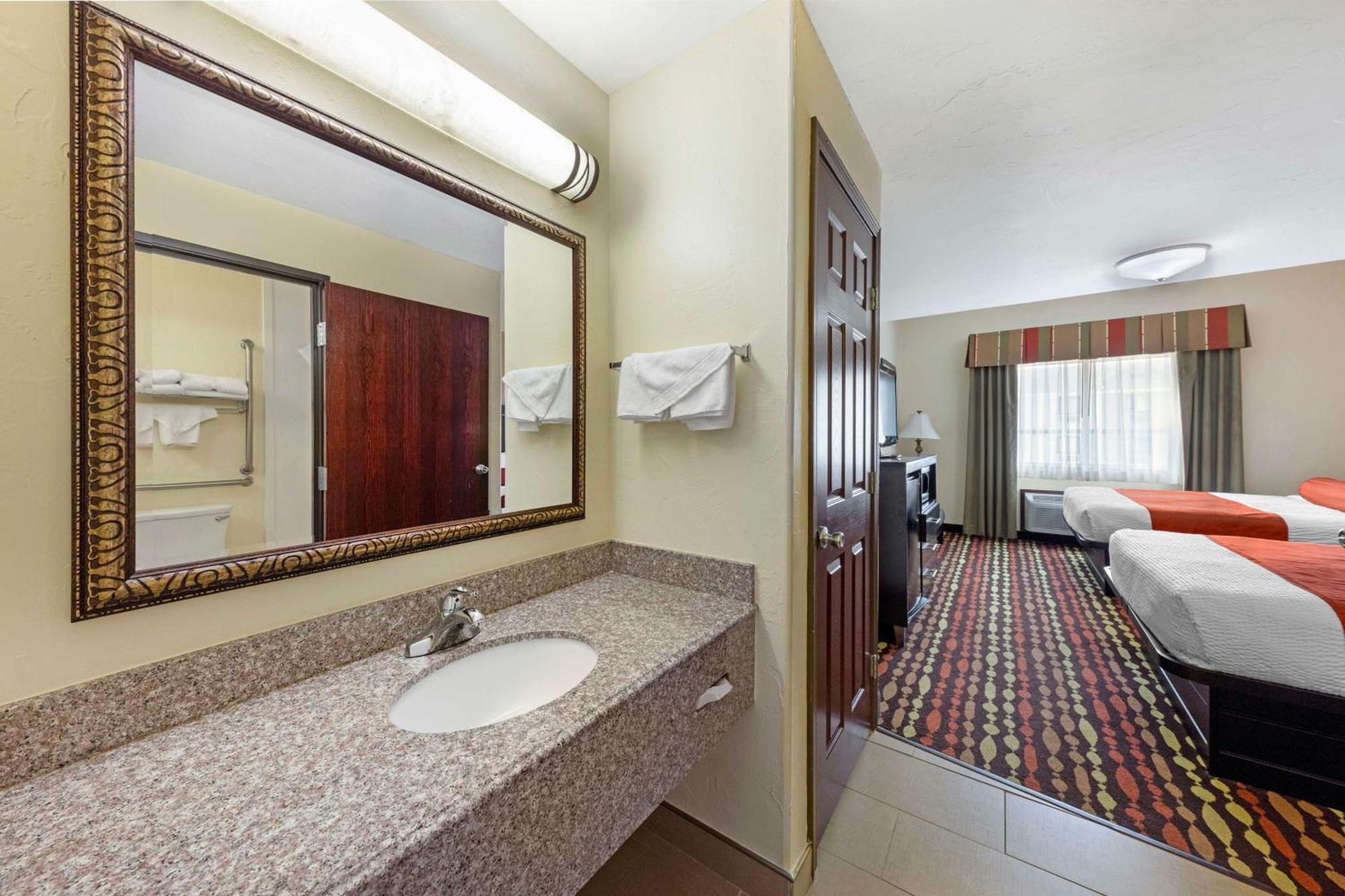 Best Western Greentree Inn & Suites Мур Экстерьер фото