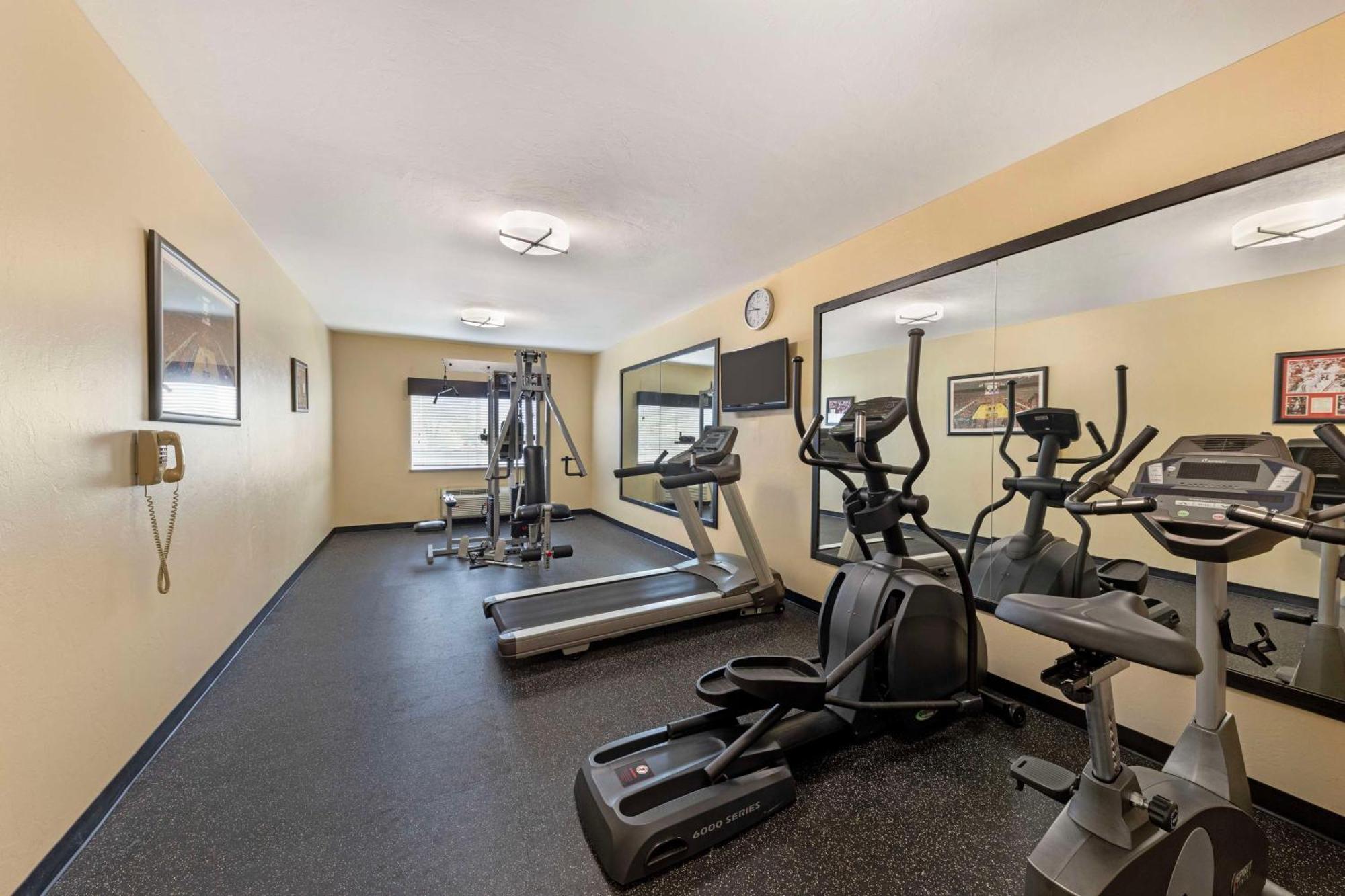 Best Western Greentree Inn & Suites Мур Экстерьер фото