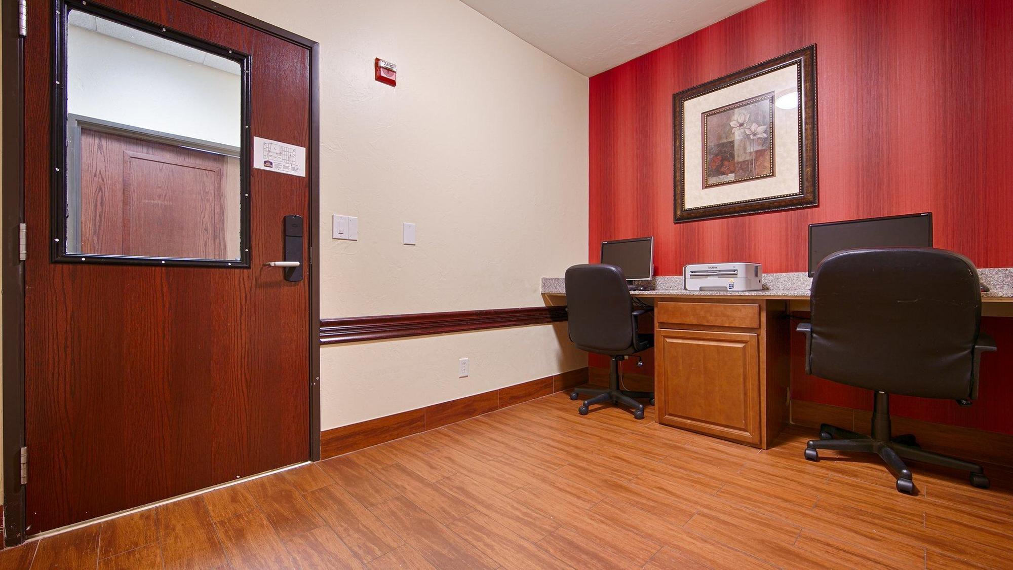 Best Western Greentree Inn & Suites Мур Экстерьер фото